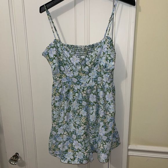 Floral tie bust romper NWT and never worn. Can fit medium or large imo. - Picture 2 of 3
